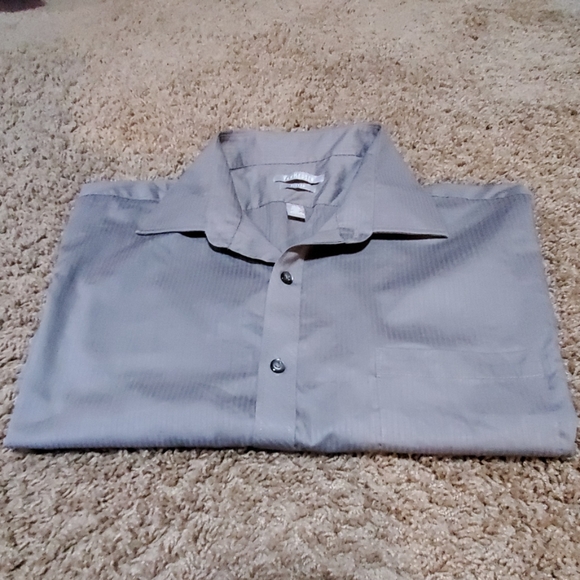 Van Heusen Shirt - Picture 1 of 3